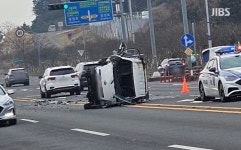 제주시 애조로서 차량 4대 부딪혀.. 운전자 2명 병원  이송