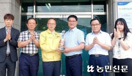 강원 서홍천농협, 상호금융대출금 1000억원 달성탑