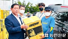 월롱농협, 분무기 등 농기계 전달
