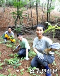 [가족농 열전 백년농부] “온라인 판매 아닌 고객과 직거래…매출, 심봤죠”