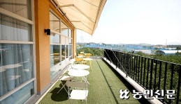 [가족농 열전 백년농부] 명품농장 가꾸며 배즙 가공…“아버지같은 농사꾼 될게요”