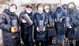 연탄나눔 직접 해보니…난방취약가구 위한 온정 ‘활활’ 타올랐다