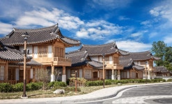 [쉬기 좋은 전국 한옥마을 5선] 대나무 흔드는 바람소리 듣다…돌담 붉게 물들인 낙조를 보네