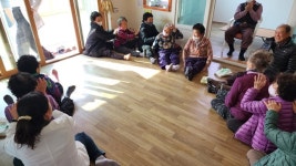 “마음 단디 하이소~”⋯의령군, 찾아가는 어르신 마음단디 힐링 교육 추진