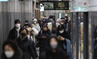 지하철 노마스크 머지않았다...정부, 대중교통 마스크 해제 유력 검토