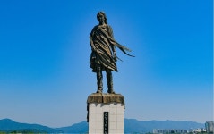 한밤중 소양강 처녀상으로 가 달라…승객 목숨 구한 택시기사