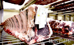 [맛대맛] 생고기째로 공기에 노출 “풍미 최고로” 진공포장해 물속에 풍덩 “육즙 그대로”