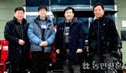 강원 동철원농협, 신철원전통시장에 제설기 기증