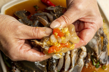 간장게장, 외국인들에게도 ‘밥도둑’이었네