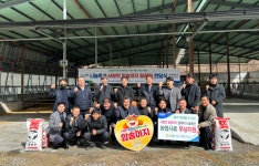 강원농협본부·평창영월정선축협 ‘나눔축산 사랑의 암송아지 릴레이 전달식’ 열어