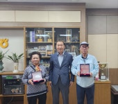강원 동해 묵호농협, 퇴임 영농회장·부녀회장에 공로패 전달