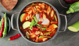 한증막서 찜질, 매운탕으로 보양 ‘이열치열’…말복, 시원~하다!