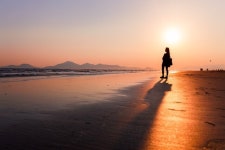“우리 밤새 부산 걸어요”…다대포 일몰→해운대 일출 ‘56㎞’ 밤샘 걷기