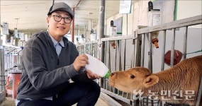[스타 축산인 탐방] 대용유 자체 고안해 송아지 폐사율 ‘뚝’