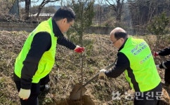 경북농협본부·경북 구미칠곡축산농협, 축산농장서 방취림 조성 행사