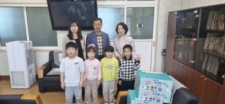 충북 영동 추풍령농협, 초등학교 입학생에게 문구꾸러미 전달