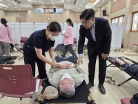 군위축협, ‘왕진버스’…한방·치과 서비스로 호평