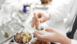 내년부터 ‘어르신 한의 주치의’ 도입…일차의료 강화 나서