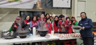 충북 남청주농협, 해맞이 인파에 떡국 대접하며 희망찬 새해 시작