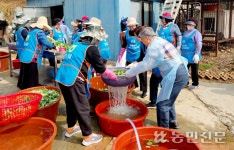 충남 당진 송악농협·농가주부모임, 열무김치 담가 취약계층 나눔