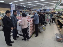 “당일 수확한 논산 딸기 반값에”…서울강서농협, 직거래 행사
