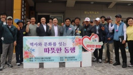 “어르신 역사문화탐방 더 즐겁게”…‘제주도니’ 돼지고기 선물