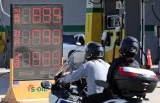 국제유가 뜻밖의 하락… 내 유류세 어찌 될까 [아카이브]