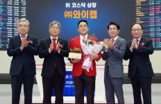 킹덤의 그 회사, 네이버웹툰 타고 함께 날까 [컴퍼니+]