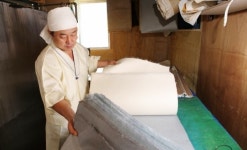 4대째 장지방 한지를 담은 열정... 세계로 빛난다