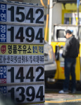 휘발유↑경유↓...8개월 만에 재역전 [포토뉴스]