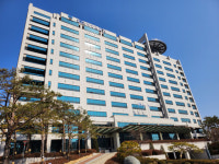 검찰, 손님 집 현관문에 낙서한 인테리어 업체 사장...불구속 기소