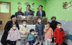 LH 인천본부, 버섯농장 송이팜랜드 2호점 오픈…첫 수확 표고버섯 기부