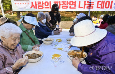 수원 권선2동, 어르신께 따뜻한 짜장면 한끼 나눔 [포토뉴스]