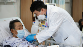 박애병원, 가정의달 맞아 입원 환자에 카네이션