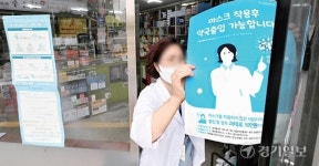 엔데믹 만끽… 약국·병원선 ‘노마스크’ 아직 어색 [현장, 그곳&]
