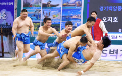 용인 백암중, 소양강배씨름 중등부 첫 우승 헹가래