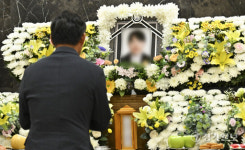 사랑한다고 더 자주 말할걸…동화성세무서 민원팀장 빈소 애도 물결