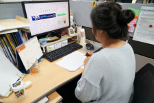 [2023 Saving Lives, 적십자가 동행합니다] ⑤홀로 아이키우려 포기한 청각장애 치료…아이만 위해 살고 싶습니다