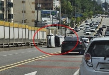 인천 서구 석남2고가교서 차량 전복…원인 조사 중
