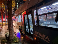 인천 부평구서 통근버스와 시내버스 충돌…8명 부상