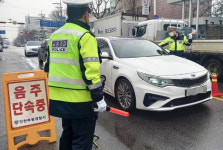 연말 앞두고 대낮에도 음주운전…인천경찰, 단속 현장 [현장, 그곳&]