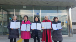 늦은 나이에도 배움의 길을 걷고 있는 김포시 성인문해교육 글꽃학교 어르신들
