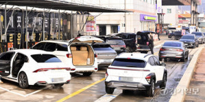 평년 기온 회복, 세차장을 찾은 시민들 [포토뉴스]