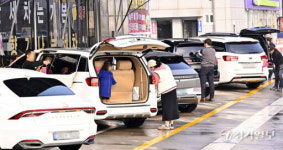 평년 기온 회복, 세차장을 찾은 시민들 [포토뉴스]