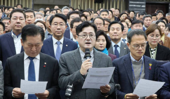 이재명 피습… 정치권 '신중모드'