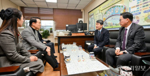 교육부장관, 경기도교육감 도시·농촌 상생 AI교육 선도학교 방문 [포토뉴스]
