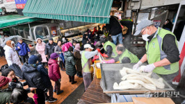 수원 못골종합시장 가래떡 나눔 [포토뉴스]