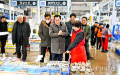 수원농수산물도매시장 찾은 이재준 수원특례시장 [포토뉴스]