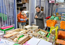 수원농수산물도매시장 찾은 이재준 수원특례시장 [포토뉴스]
