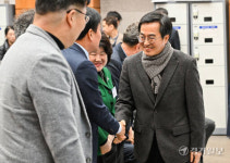안산 경기테크노파크 찾은 김동연 [포토뉴스]